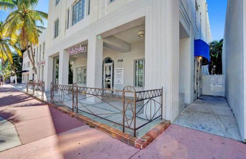 Coastal 2BR Escape | Walk to Beach & 2 Queen Beds - Foto 46