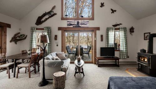 Lustrous Lakefront Cabin Oasis near Lake Ferndale in West Virginia - Foto 3