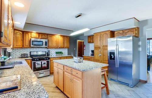 Lake Access and Private Hot Tub at Poconos Home! - Foto 11