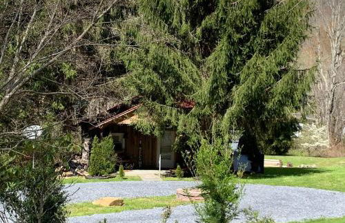 Romantic Chalet w/ Hot Tub close to Roan Mountain - Foto 9