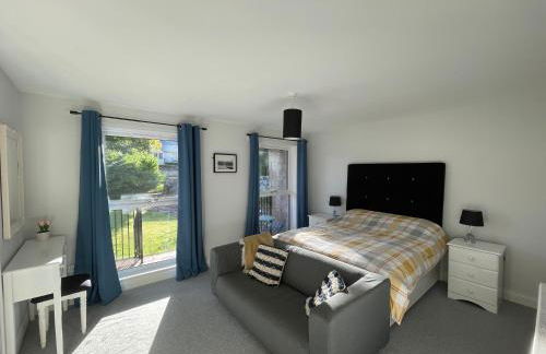 Modern Coastal Retreat, 5-Bedroom, 4-Bathroom Home, with Parking in Portsoy - Foto 8