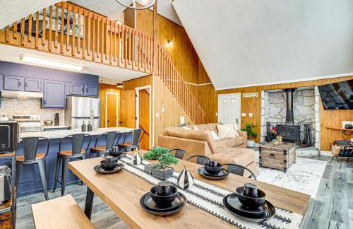 Scenic Views! Clifton Twp Chalet with Fire Pit, Deck - Foto 7