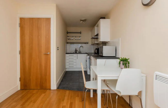 Vivid Apartment in Central London - Photo 11