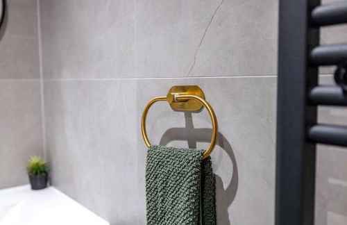 Modern 2-Bed Apartment - Near Train and Town - Parking Available - Foto 25