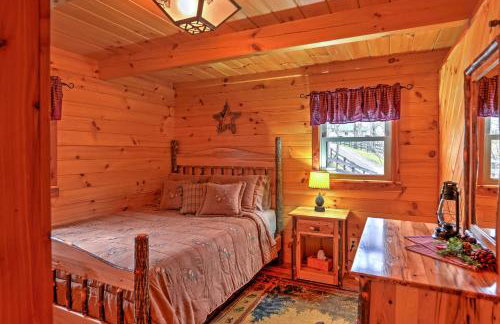 Rustic Dundee Log Cabin with Hot Tub and Forest Views! - Foto 26