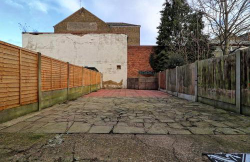 Beautiful Spacious four bedroom house with parking for 2 cars, 5 minute walk to southend station - Foto 41