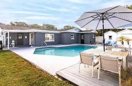 Sun Bay Getaway - Backyard Pool w Winter Rates - Foto 27