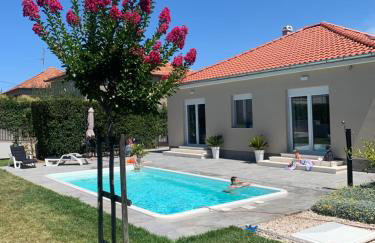 Tony's house in garden - Photo 2