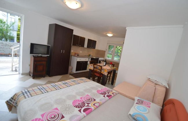 Tivat Bliss Apartments Close to Beach - Photo 11