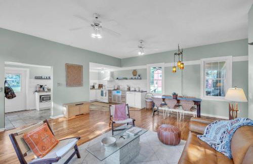 Old School Charm | Sleeps 6 - Foto 32