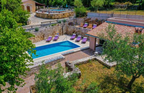 LUXURY VILLA ON SPACIOUS PRIVATE PROPERTY - Photo 72