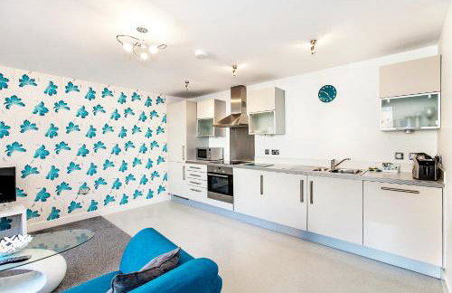 ShortstayMK Vizion apartments, with free superfast wi-fi, parking - Foto 80