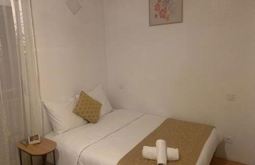 Charming Studio with Balneo Shower, Parking Included - Foto 22