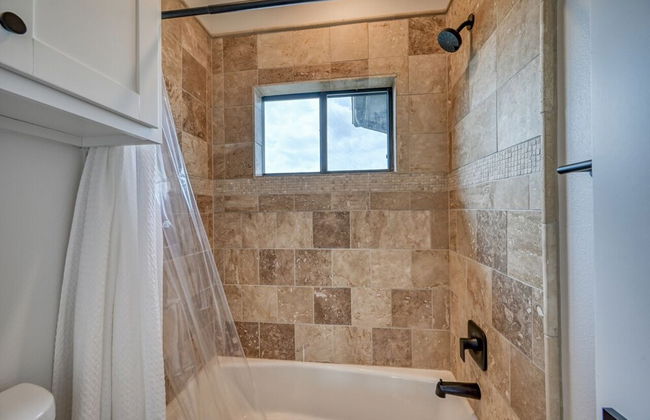 Luxury Lakefront Home-private Dock - Dipping Pool! - Foto 26