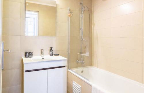 3-bedroom Apt with Private Patio in Cacilhas by Lisbeyond - Foto 12