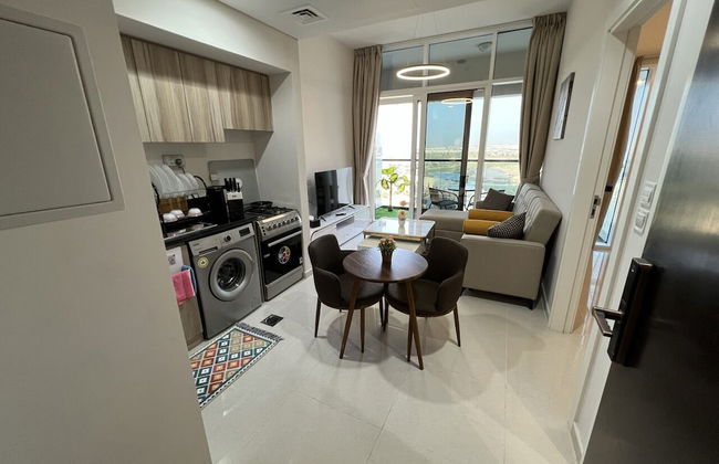 Master piece - Lush Green Oasis With Balcony With Stunning Views - Photo 4