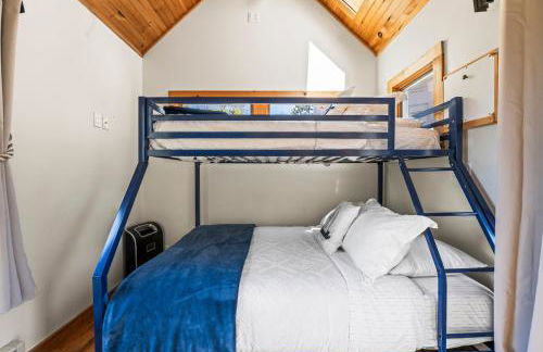 Historic Home and Cottage with Seaport View - Foto 42