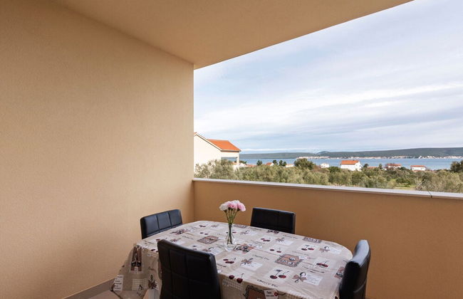 Simplistic Apartment in Neviđane with Balcony - Foto 17