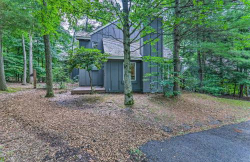 Unwind Fireside and Walk to Slopes! Poconos Getaway - Foto 28