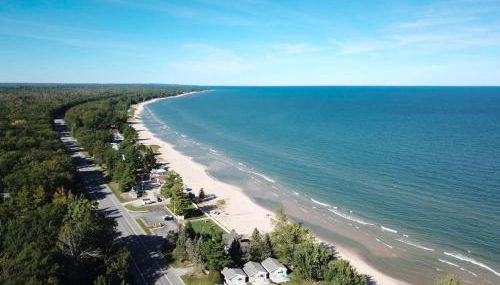 Beach Club of Oscoda Beach House on Lake Huron - Foto 1