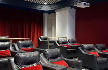 Luxury, Chic, Apt with Game Room, Movie Theatre, & 24hr Gym - Foto 28