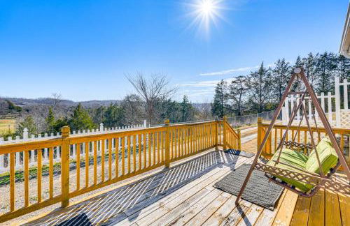 Near Hiking! Mtn-View Midway Home with Deck - Foto 19