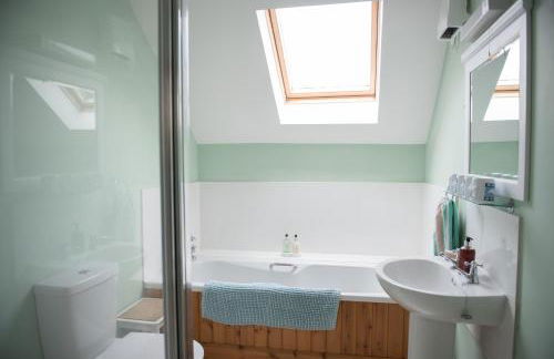 Coachmans Bothy - 50m from the beach - Foto 53