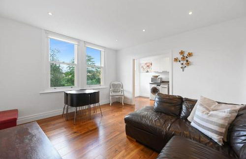 Ealing Broadway - Lovely 2-bedroom flat with offstreet parking - Foto 10