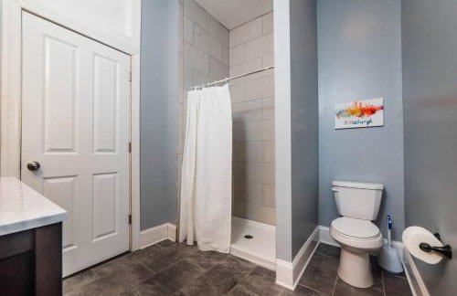 Massive Home - GroupStay - Parking & Location - Foto 9