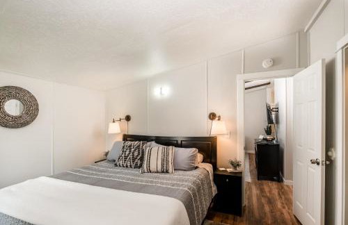 Renovated Bungalow Getaway - Foto 34