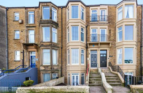 Beachfront Apartment 3 Bedrooms Sleeps 7 - Gateway to the Lake District - Newly Refurbished - Foto 12