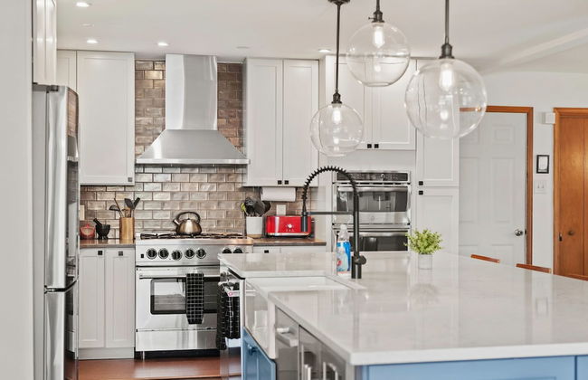 Waterside Haven by Avantstay Lakefront Hot Tub Game Room Fire Pit - Photo 18