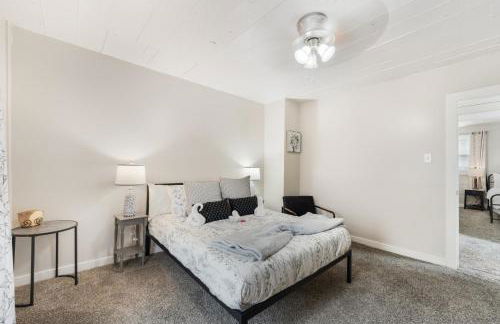 Stockyards- 4min Pet Friendly 3BR Luxe Gem - Foto 70