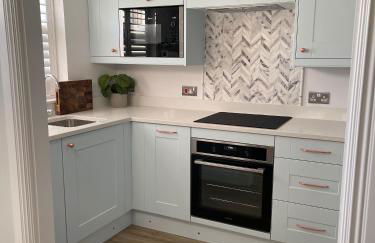 Modern Luxe Maisonette Near Station With Free Parking - Foto 1