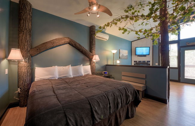 Eureka Springs Treehouses, Hobbit Caves & Castles - Photo 3