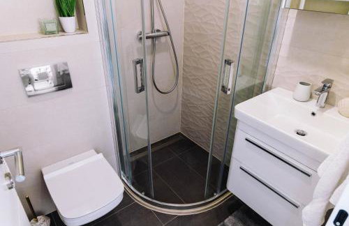 Brand New & Comfort Apartment L & L ,free parking + close to beach - Photo 22