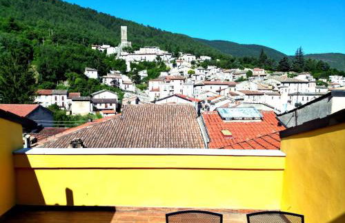 Apartment with Sunny Balcony overlooking Introdacqua - Foto 1