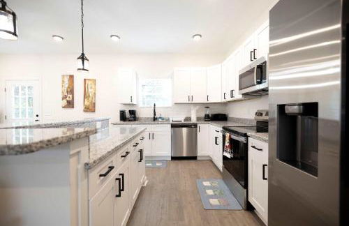 5 Min to Downtown - 12 to Elon - Deck - Wi-Fi - Foto 5