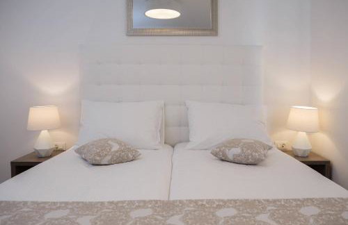 S Luxury Apartments - Photo 2