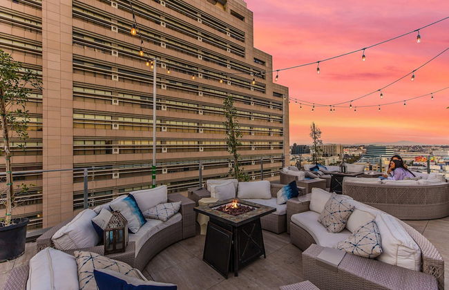 Stylish Deluxe 1BR At HWH by Oneluxstay - Foto 32