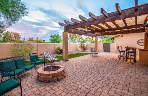 Group Getaway with Pool and Putting Green in Glendale - Foto 31