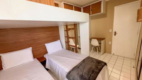 Apto com Varanda, Vista e Piscina a 50m da Praia - Foto 4