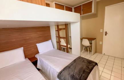 Apto com Varanda, Vista e Piscina a 50m da Praia - Foto 4