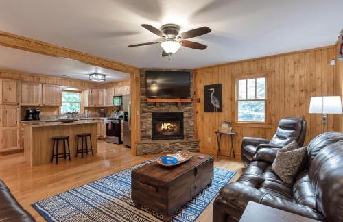 30 Mins to Boone, Fire Pit, Hot Tub, 3 porches, Dogs OK - Photo 6