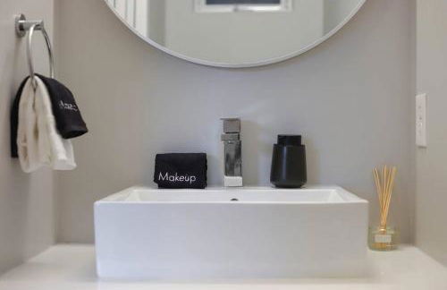 Zen Haus* Lavish Getaway w/ Gym, Sauna, Hot Tub - Foto 71