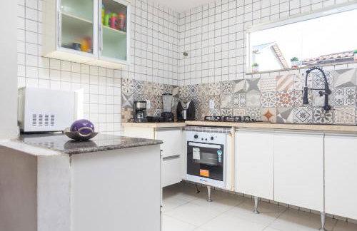 Refúgio Tropical Casa de Praia com Piscina e 4 Suítes e garagem 3 carros, 800 mtrs da praia internet 700 mbps, condomínio privado com pista de skate , quadra de futevôlei , campos e quadras de futebol! - Foto 16