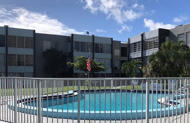 Artrageous on the river By RocketStay - Photo 1