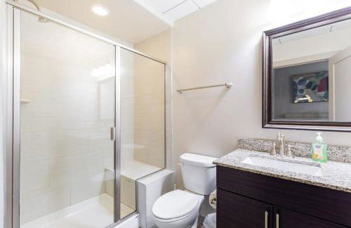 2BR Distinguished Apartment Rooftop Deck & Gym - Foto 18