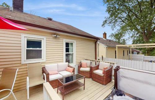 2 Mi to Beach! Hot Tub Haven in Michigan City - Foto 37