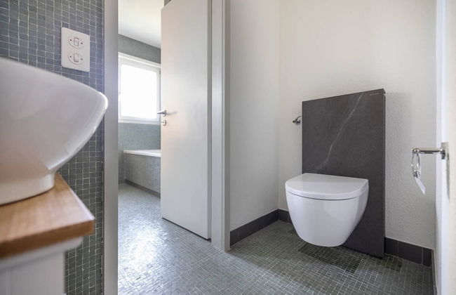 Luxury Apartment With Smart TV Free Parking Large Garden - Photo 24